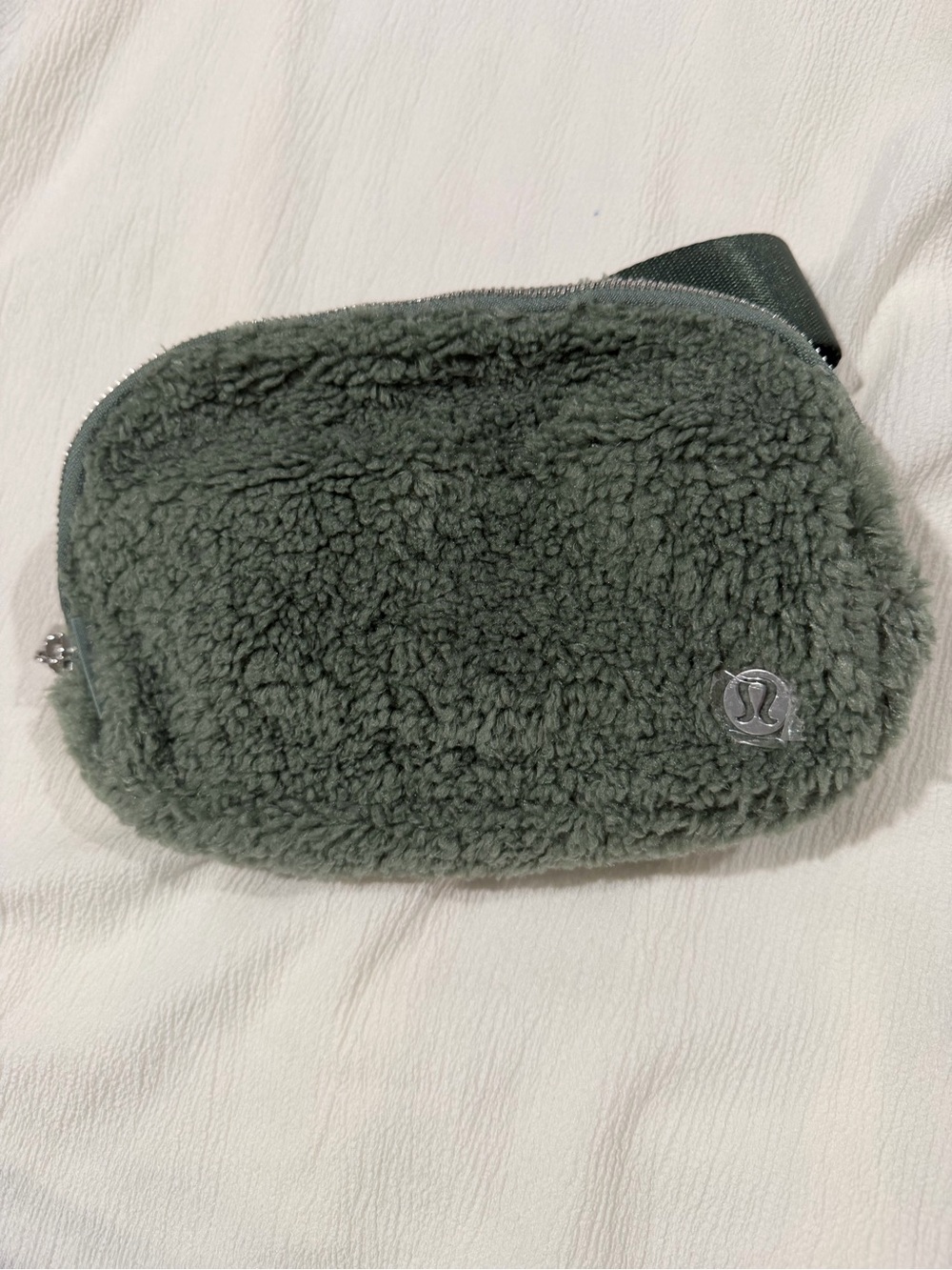 lululemon athletica Everywhere Sherpa Crossbody Bag - Sage Green